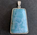 Hanger van natuurlijke Larimar. Onbehandeld, niet gekleurd.