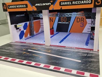 SD-modelcartuning 1:18 - Modelauto - McLaren F1 Pitbox, Hobby en Vrije tijd, Nieuw