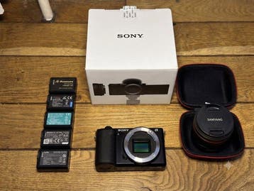 Sony ZV-E10 + Samyang 12/2.0 Digitale camera, Nieuw