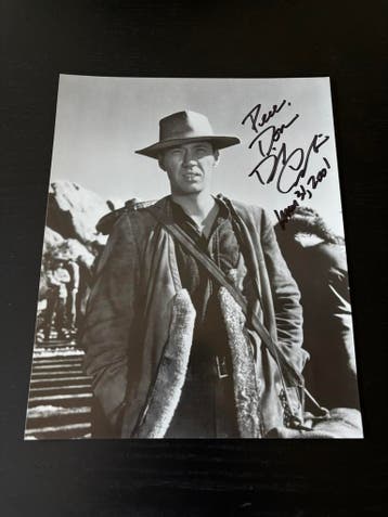 Gesigneerde foto David Carradine in Kung Fu, Verzamelen, Ophalen of Verzenden, Nieuw, Film, Foto of Kaart