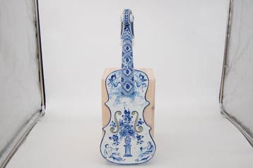 Violine / Geige - Atelier te Brake - Vaas - Creamware -