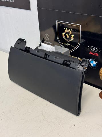 Tesla Model 3 4x4 Dual dashboard kast/handschoen kast 2019, Gebruikt