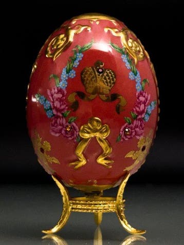 Fabergé ei - Imperiaal juwelei, versierd met 24-karaats goud