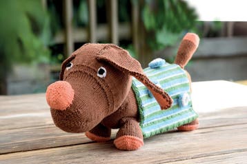 Breipatroon Knuffel Hondje Boris - vrolijke teckel met kle, Ophalen of Verzenden, Nieuw