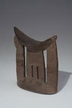 Een houten beeld. - Neksteunen - Tanzania (Zonder, Antiek en Kunst