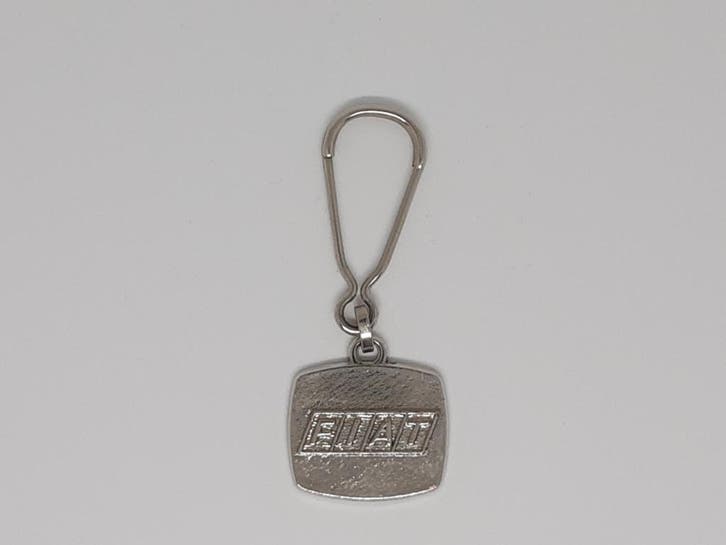 Sleutelhanger FIAT Vintage vierkant metaal, Verzamelen, Sleutelhangers, Verzenden