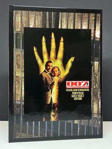 James Bond 007: Goldfinger - Shirley Eaton (signed) - Book, Nieuw