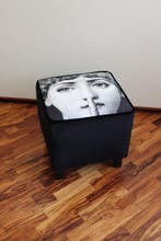Poef - met vintage stof Silenzio Fornasetti Milaan - hout,