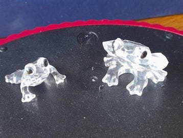 Swarovski - Beeldje - Baby kikker en moeder kikker (2) -