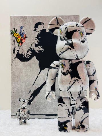 Banksy (1974) - BE@RBRICK 400% & 100% Brandalism Flower, Antiek en Kunst
