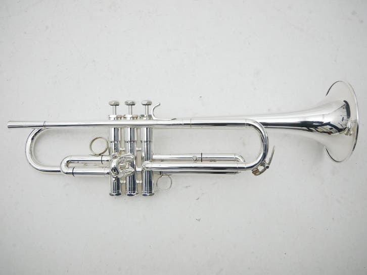 Trompet Schilke B6 verzilverd in koffer #1974, Muziek en Instrumenten, Blaasinstrumenten | Trompetten, Bes-trompet, Zo goed als nieuw
