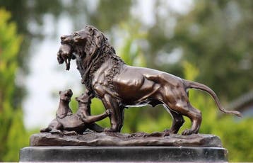 sculptuur, bronzen sculptuur ,, the first wild,, 40 cm breed