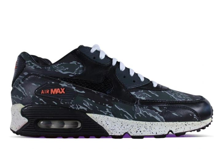 Nike Air Max 90 Atmos Black Tiger Camo • 46, Kleding | Heren, Schoenen, Sneakers of Gympen, Ophalen of Verzenden