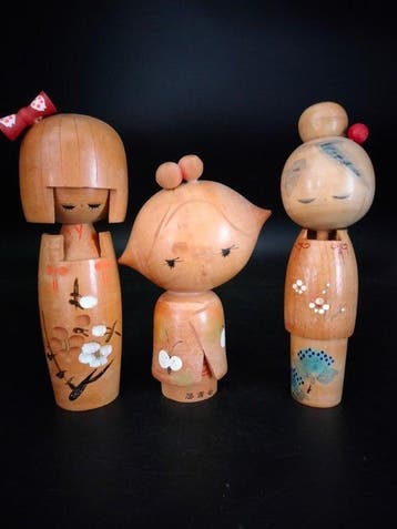 Beeldje, Drie schattige creatieve vintage kokeshi (, Antiek en Kunst