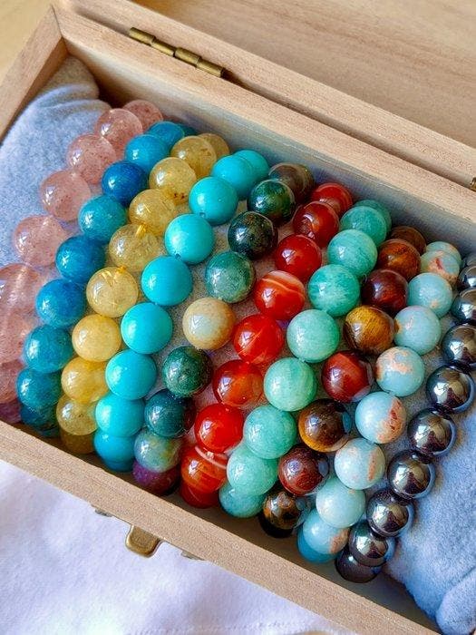 Collectie armbanden van natuurlijke stenen en mineralen:, Verzamelen, Mineralen en Fossielen