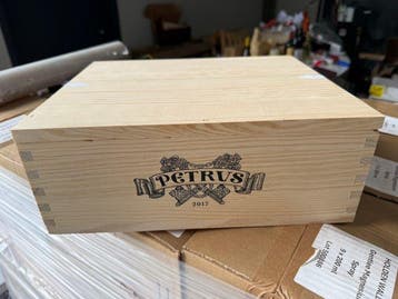 2017 Petrus - Pomerol - 3 Flessen (0.75 liter), Nieuw