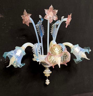 Wandkandelaar - Opaalachtig en gekleurd glas. - Wandlamp met, Antiek en Kunst