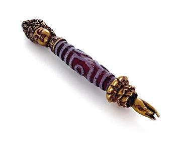 Tibetaans amulet, ritueel instrument met prachtige DZI-parel