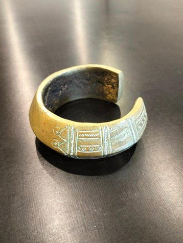 mooie en imposante manille, armband met oud muntstuk,, Antiek en Kunst