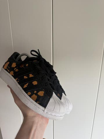 Adidas Superstar – Zwart met koperen spatten – Maat 37, Kleding | Dames, Schoenen, Adidas, Zwart, Ophalen of Verzenden, Sneakers of Gympen