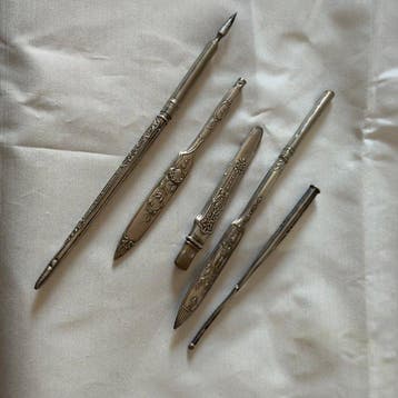 Bureau (5) - .800 zilver - accessoires voor penhouders, Antiek en Kunst