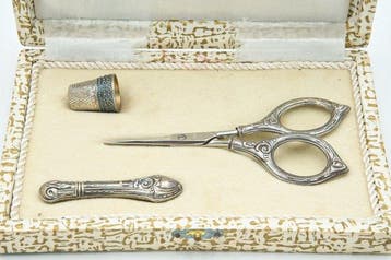 Scissors Thimble - Vingerhoed Art Nouveau, Antiek en Kunst