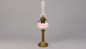 Petroleumlamp - Brons, opaline glas