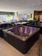 Exclusieve Bronze Wellness Spa – 210x220 cm – 220V, Ophalen, Zo goed als nieuw, Pomp, Vast
