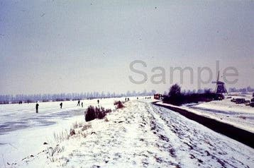 Vintage dia van schaatsers bij een molen, Verzenden