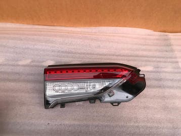 Toyota RAV-4 18+ linker achterlicht binnen Europa, Auto-onderdelen, Verlichting, Verzenden, Gebruikt