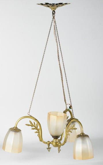 Prachtige Art Nouveau hanglamp in messing met saharaglas /