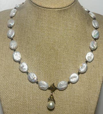 Barokwitte parels en zwarte spinel met Zuidzeeparel en