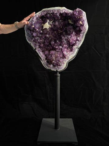 MUSEUMSTUK - AA+ Quality Amethist Geode op roterend