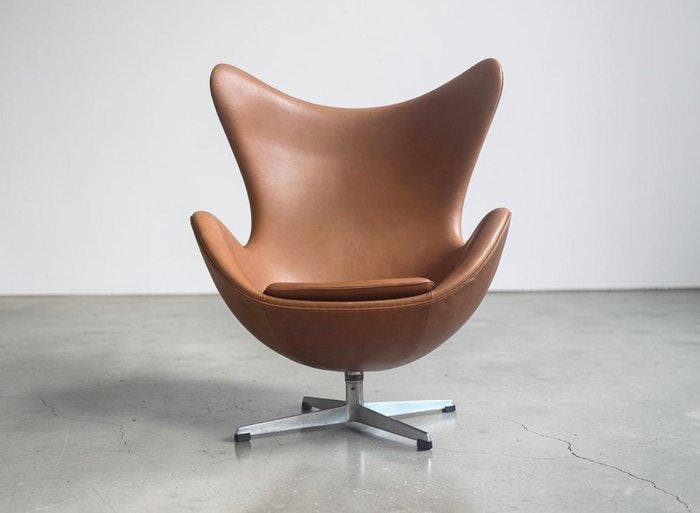 Fritz Hansen - Arne Jacobsen - Fauteuil - Egg Stoel - Leder,, Antiek en Kunst, Kunst | Designobjecten