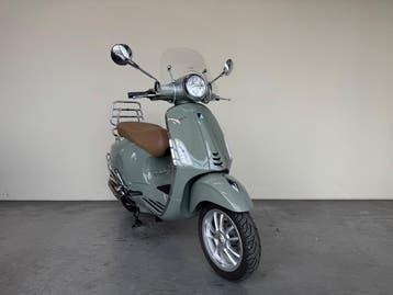 Vespa Primavera 125cc, BWJ 2023, Misty Pearl Green, Motoren, Scooter, Occasion, 11 kW of minder, Automaat