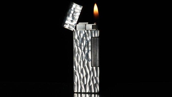 Dunill - Dome Bark Pattern Rollagas Lighter - Zonder, Verzamelen, Rookartikelen, Aanstekers en Luciferdoosjes