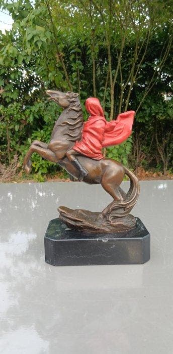 naar banksy - sculptuur, Vintage ruiter op steigerend paard