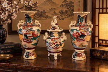 Vaas - Aardewerk - Japan - driedelige set (Zonder