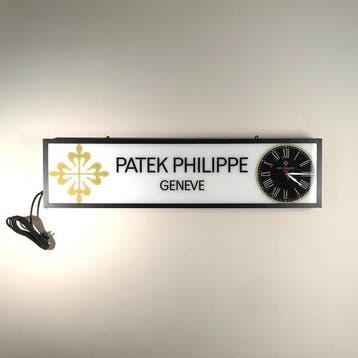 Large Size Patek Philippe illuminated Clock Sign - Large, Antiek en Kunst