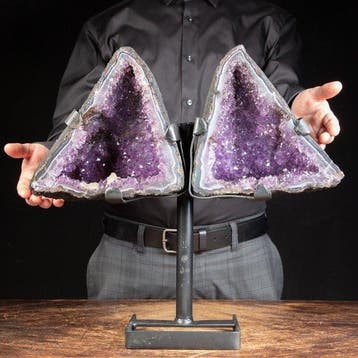 Geode in secties - Amethist van topkwaliteit op decoratieve