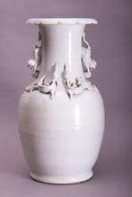 Grote antieke Chinese Blanc de Chine porseleinen paleisvaas, Antiek en Kunst