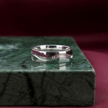 Witgouden (trouw)ring met diamant; 0,01 ct., Sieraden, Tassen en Uiterlijk, Ringen, Gebruikt, Ophalen of Verzenden, Kleiner dan 17