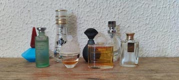 Collectie merkartikelen - 8 Vintage Parfume Bottles - oa