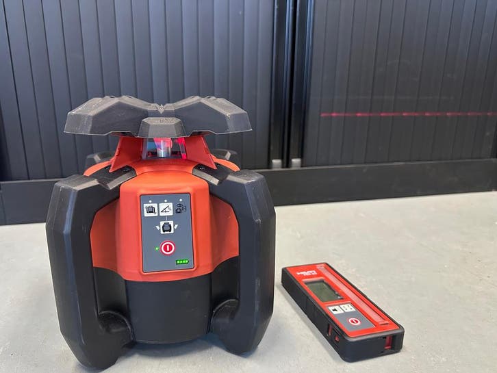 Hilti PR 30-HVS roterende laser + PRA 20 ontvanger, Doe-het-zelf en Verbouw, Gereedschap | Overige machines, Gebruikt, Ophalen of Verzenden