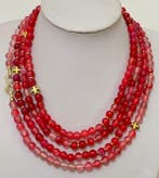 Natuurlijke roze agaat met Grieks kruis van hematiet. Hoge