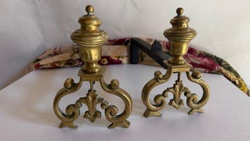 Openhaard accessoire (2) - 19e-eeuwse koperen haardijzers –
