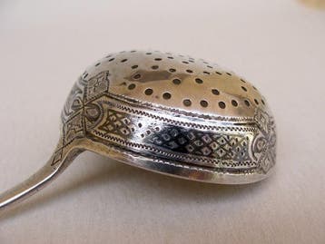 Russian Imperial 84 Silver & Niello - Theezeef - Moskou 1867, Antiek en Kunst