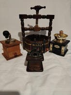 Themacollectie - Koffiemolens van hout en metaal;