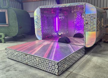 Unieke Podium caravan/Podiumwagen/ DJ Booth/ Glitter stage, Ophalen, Nieuw in verpakking