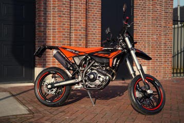 Beta RR Motard 125 T 2025 – Sportieve supermoto, Zwart/Rood, Motoren, Ophalen of Verzenden